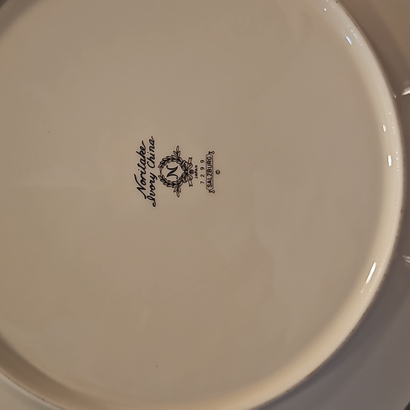 NEW Noritake Salzburg 7299 Dinner Plate Ivory China - Picture 5 of 7